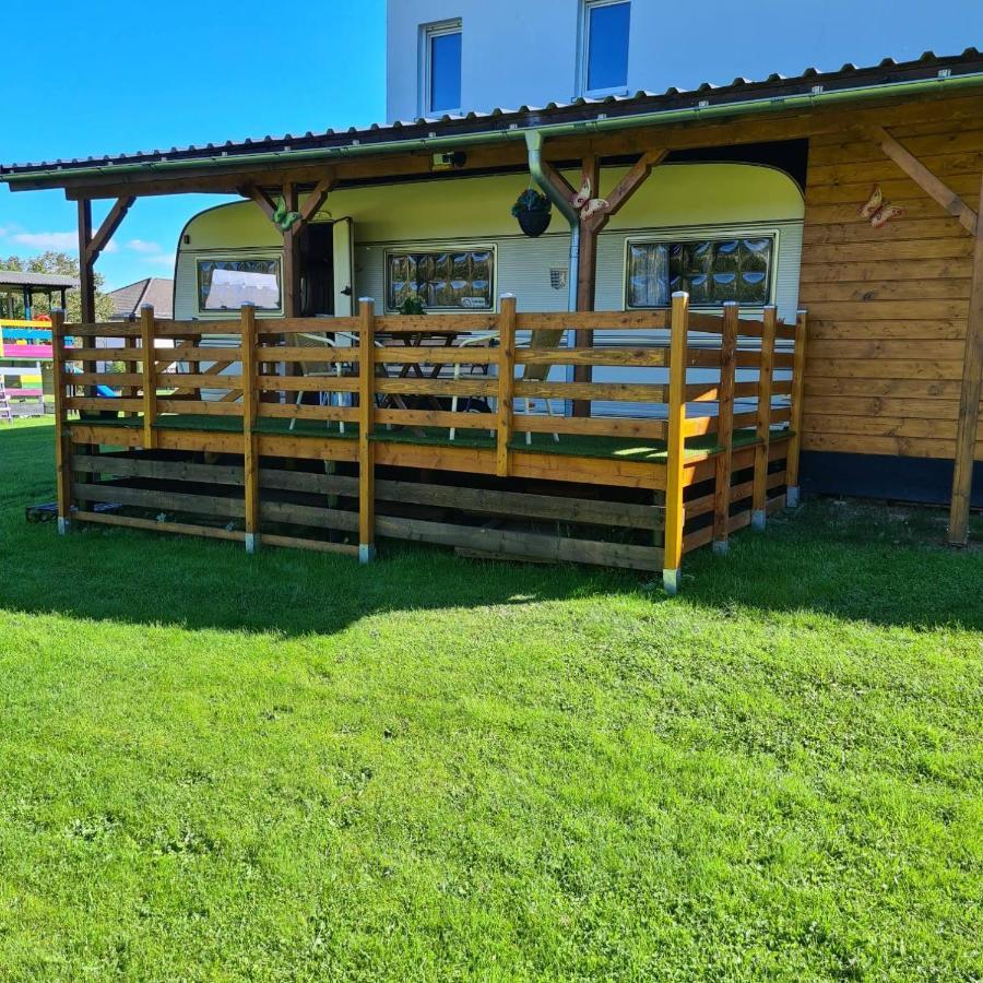 - Caravan Campingplatz *